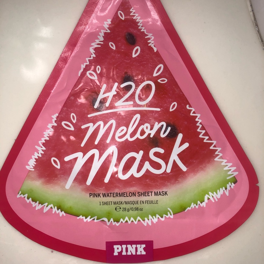 Hydrating face mask
